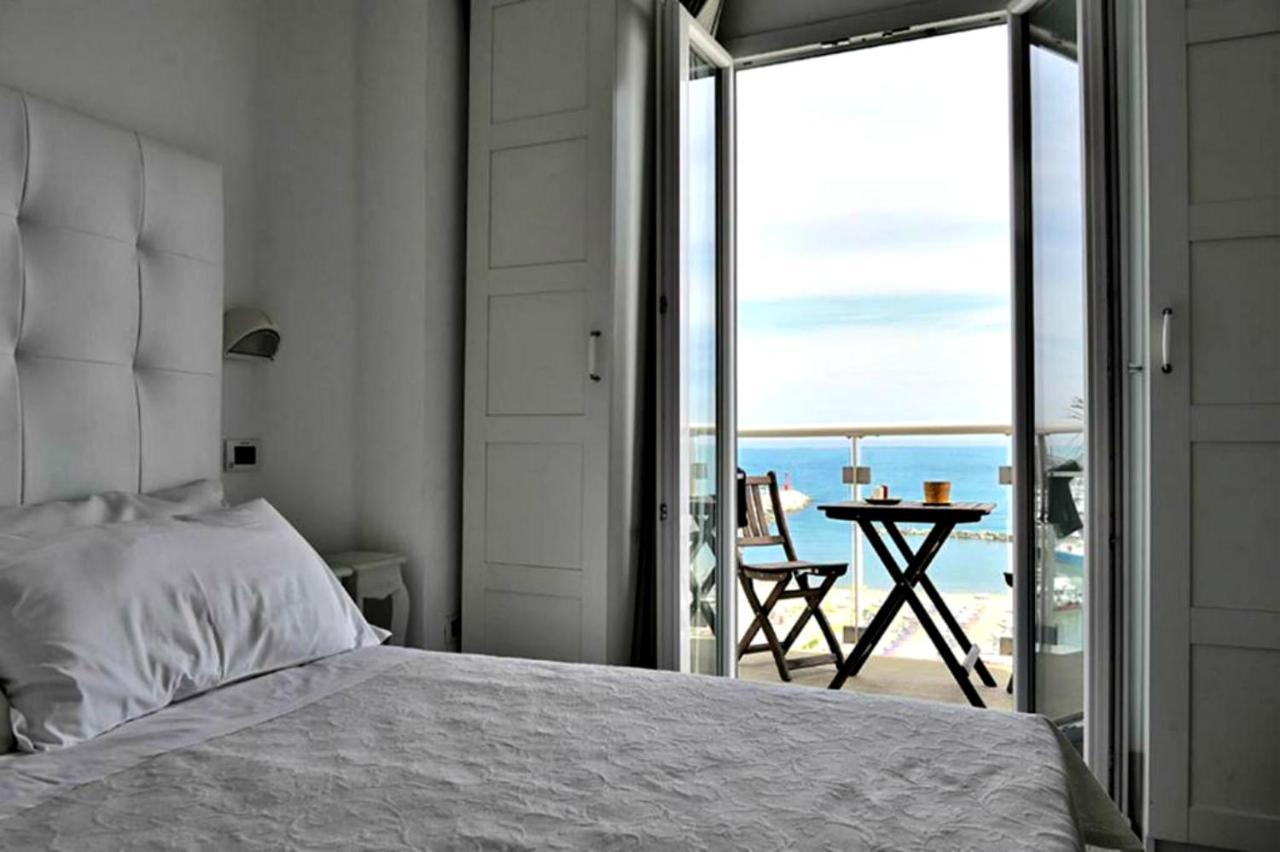 Hotel Thea Gabicce Mare Kültér fotó